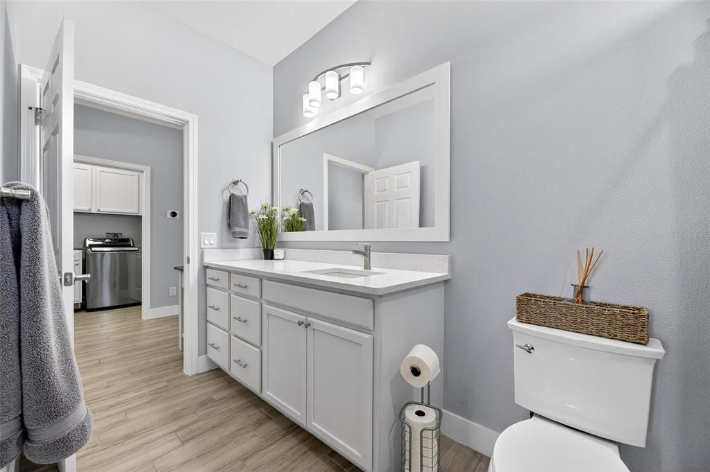 合同活跃: $469,000 (2 贝兹, 2 浴室, 1941 平方英尺)