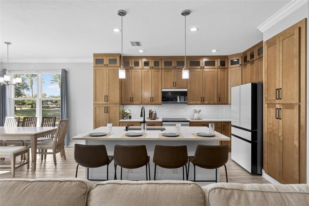 合同活跃: $469,000 (2 贝兹, 2 浴室, 1941 平方英尺)