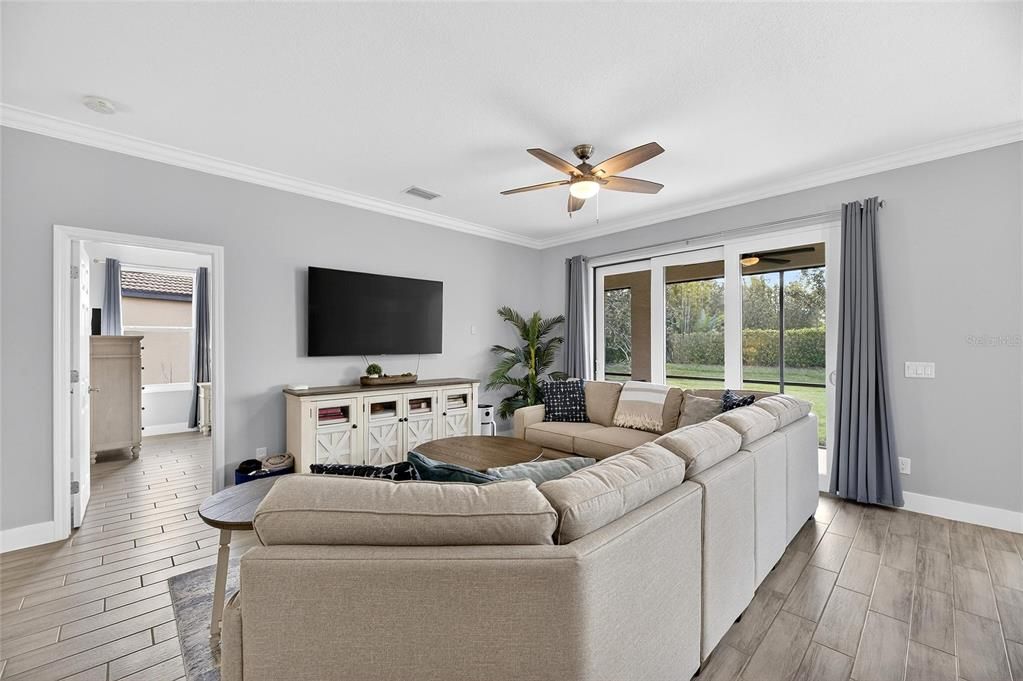 合同活跃: $469,000 (2 贝兹, 2 浴室, 1941 平方英尺)