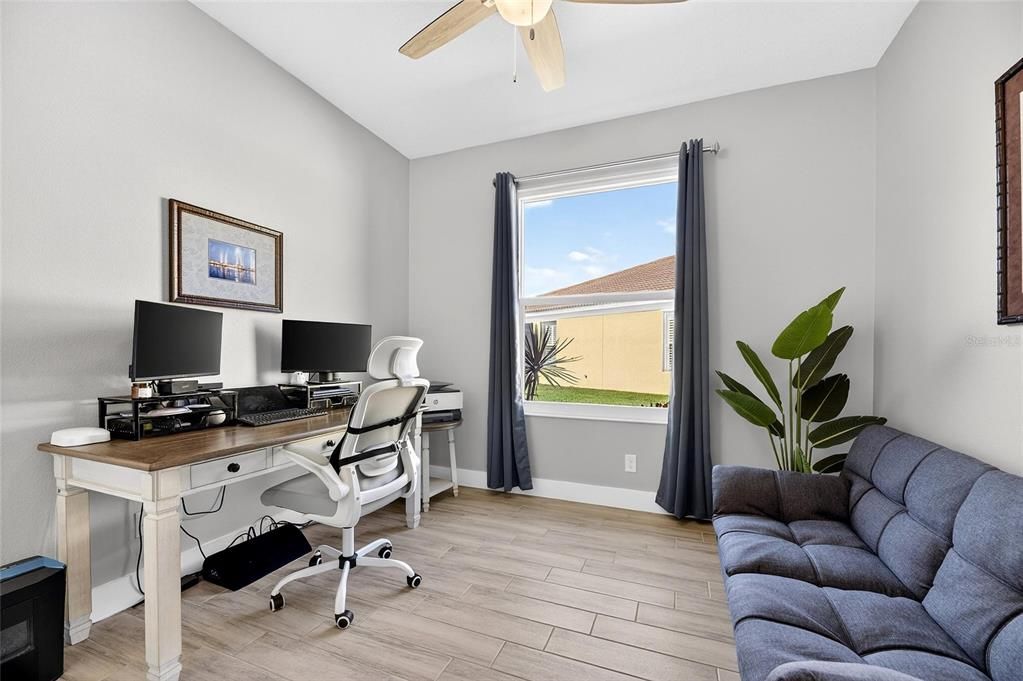 合同活跃: $469,000 (2 贝兹, 2 浴室, 1941 平方英尺)