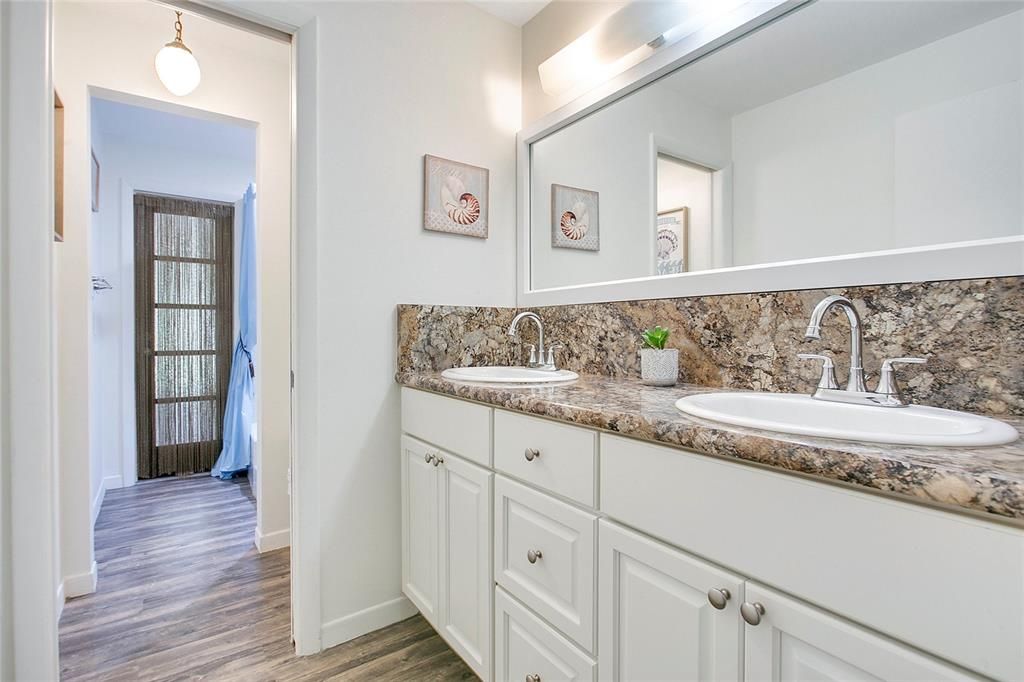 На продажу: $570,000 (4 спален, 2 ванн, 2400 Квадратных фут)