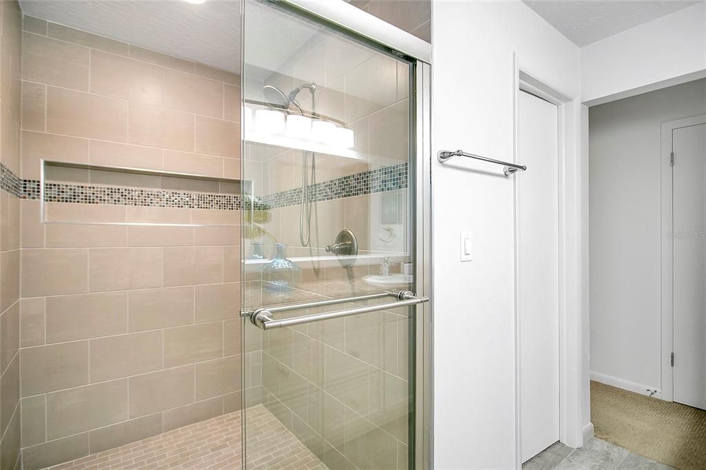 На продажу: $570,000 (4 спален, 2 ванн, 2400 Квадратных фут)