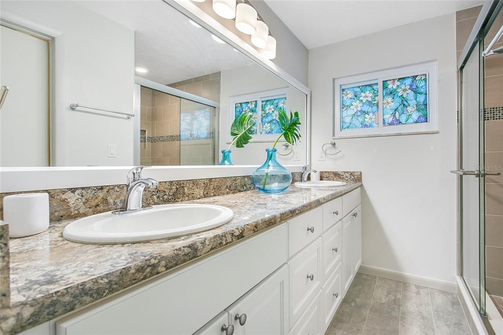 На продажу: $570,000 (4 спален, 2 ванн, 2400 Квадратных фут)