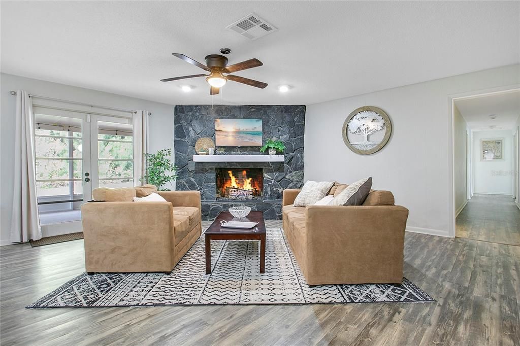 На продажу: $570,000 (4 спален, 2 ванн, 2400 Квадратных фут)