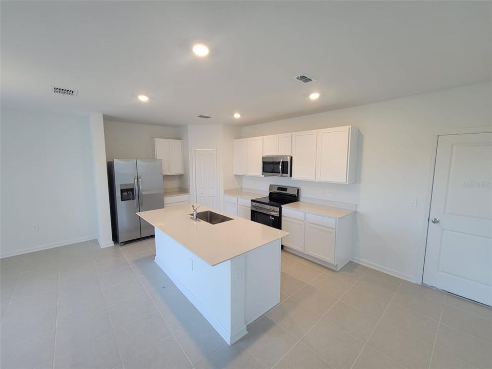 En Renta: $2,200 (4 camas, 2 baños, 1874 Pies cuadrados)