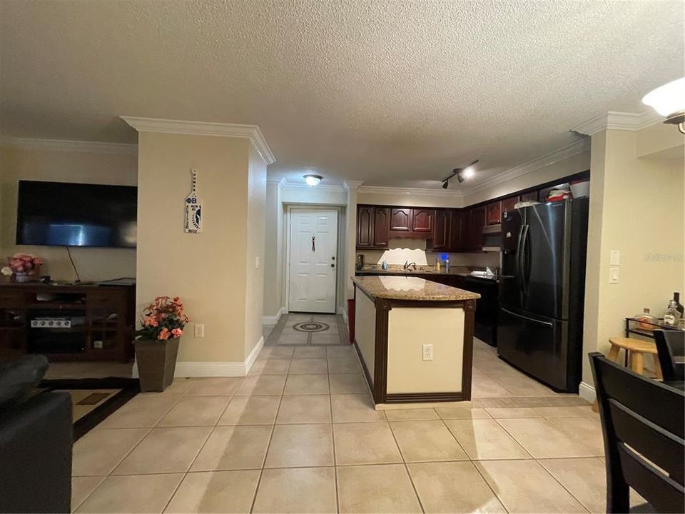 For Rent: $2,100 (3 beds, 2 baths, 1272 Square Feet)