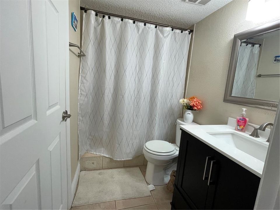 For Rent: $2,100 (3 beds, 2 baths, 1272 Square Feet)