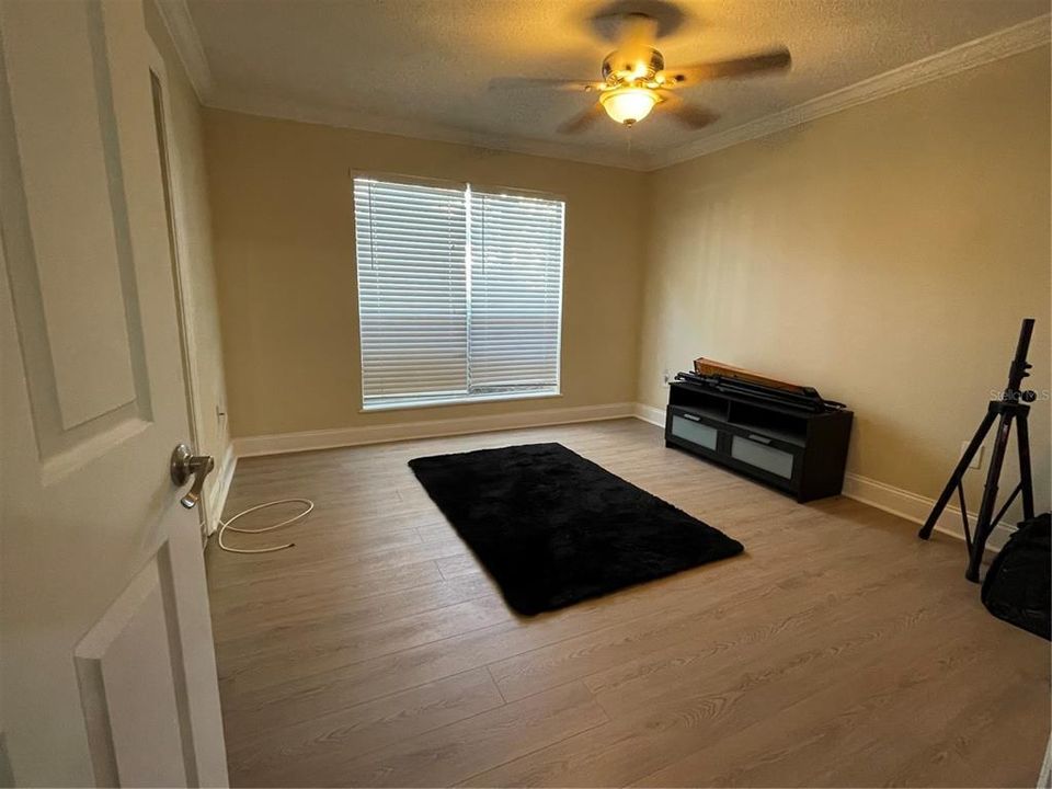 For Rent: $2,100 (3 beds, 2 baths, 1272 Square Feet)