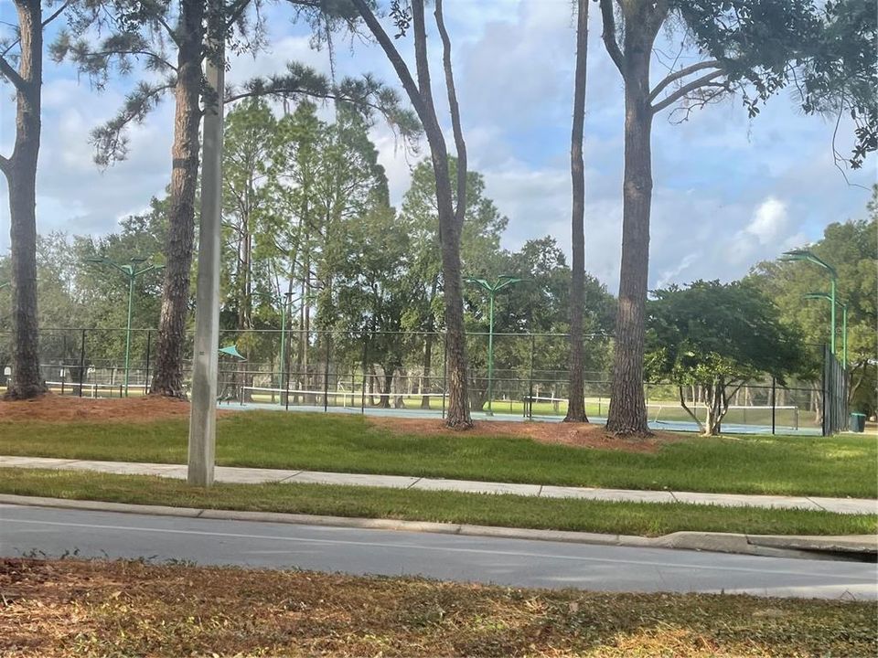 For Rent: $2,100 (3 beds, 2 baths, 1272 Square Feet)