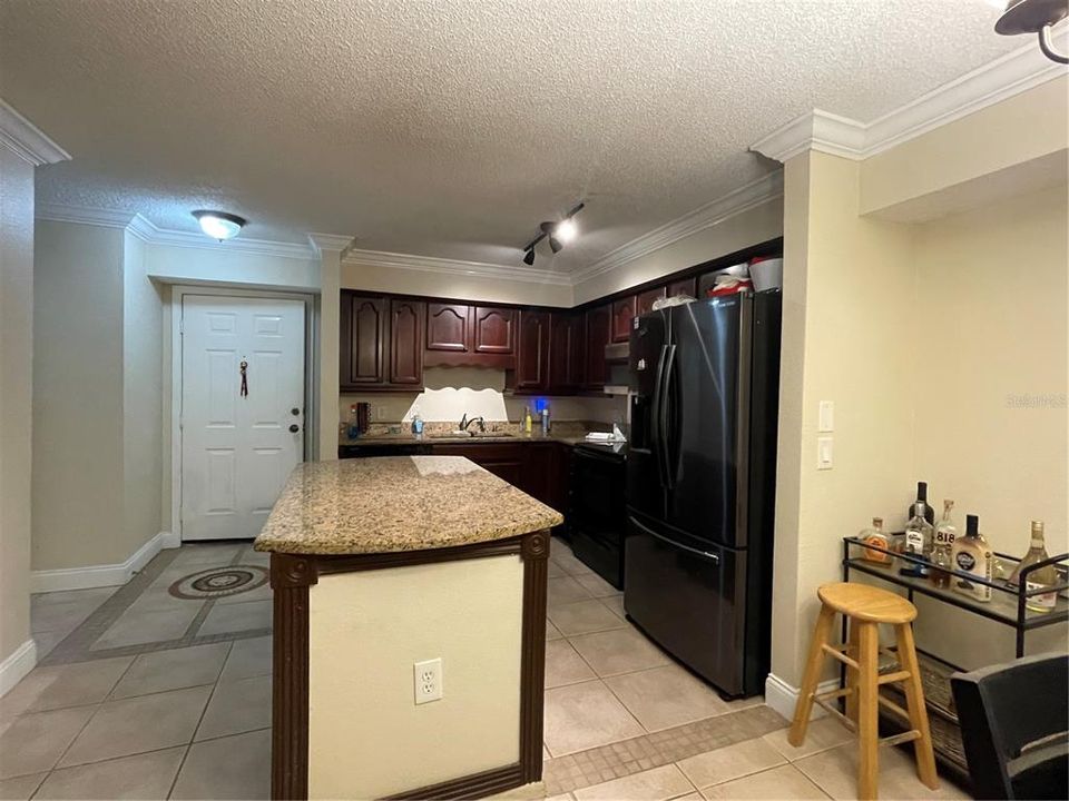 For Rent: $2,100 (3 beds, 2 baths, 1272 Square Feet)