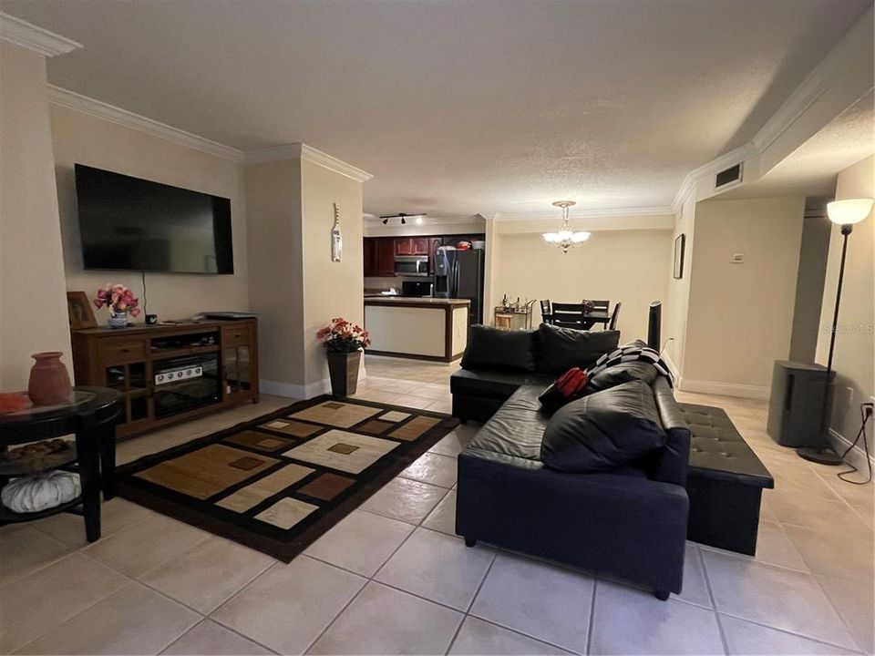 For Rent: $2,100 (3 beds, 2 baths, 1272 Square Feet)