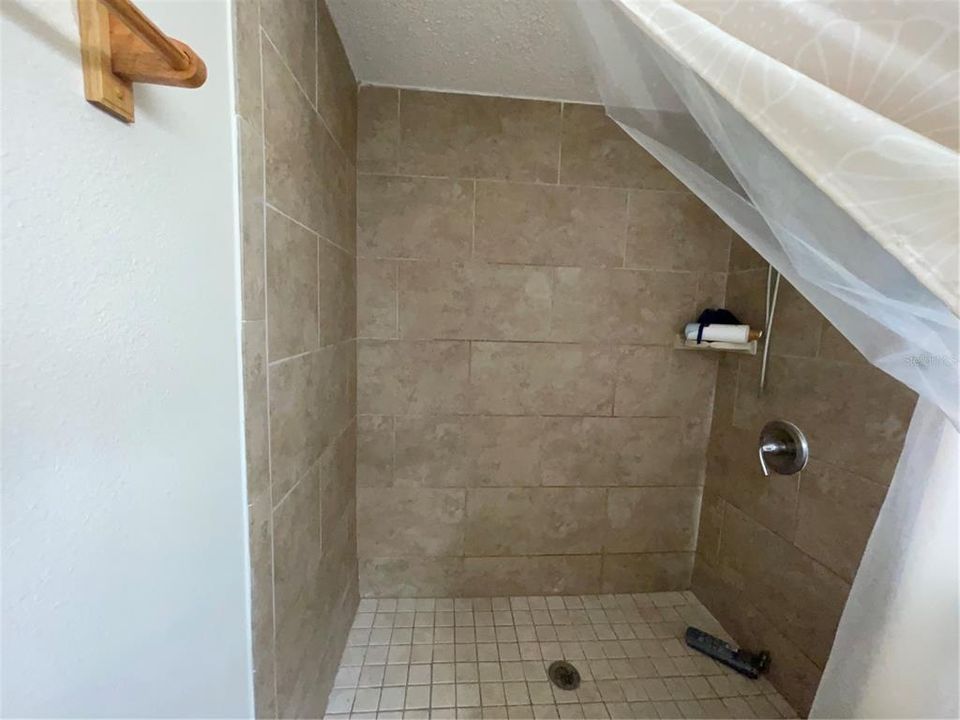 For Rent: $2,100 (3 beds, 2 baths, 1272 Square Feet)