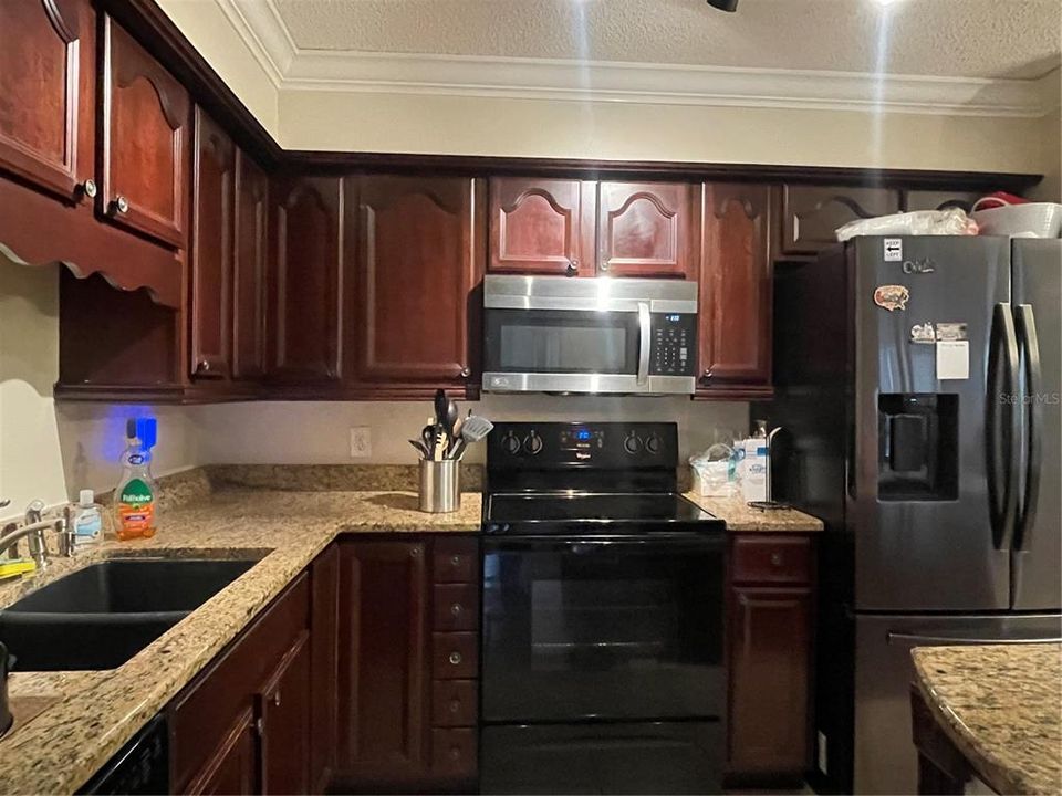 For Rent: $2,100 (3 beds, 2 baths, 1272 Square Feet)