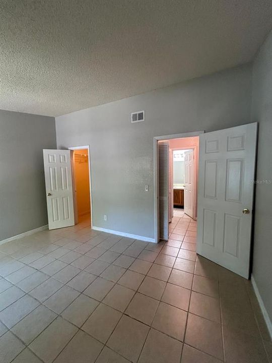 出租: $1,250 (1 贝兹, 1 浴室, 749 平方英尺)