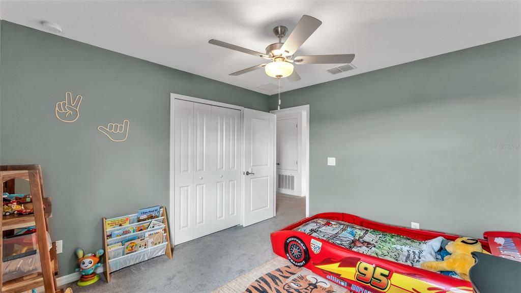 На продажу: $350,000 (4 спален, 2 ванн, 2073 Квадратных фут)