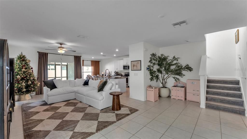 На продажу: $350,000 (4 спален, 2 ванн, 2073 Квадратных фут)