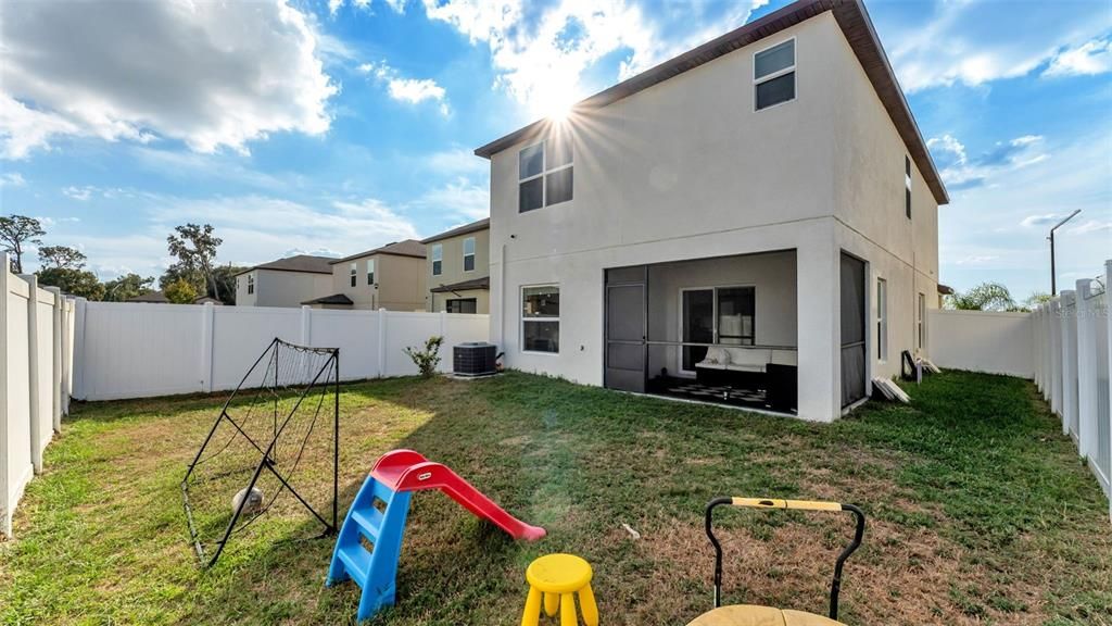 На продажу: $350,000 (4 спален, 2 ванн, 2073 Квадратных фут)