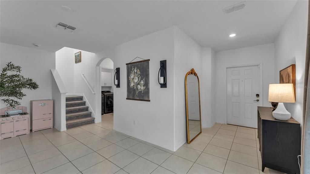 На продажу: $350,000 (4 спален, 2 ванн, 2073 Квадратных фут)