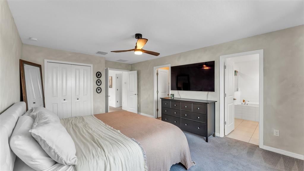 На продажу: $350,000 (4 спален, 2 ванн, 2073 Квадратных фут)