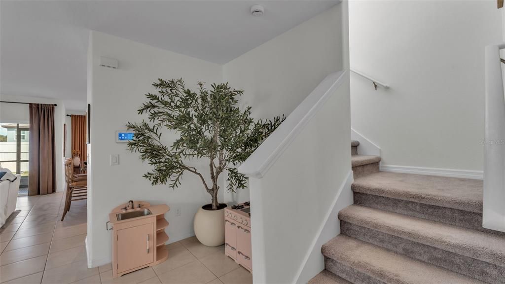 На продажу: $350,000 (4 спален, 2 ванн, 2073 Квадратных фут)