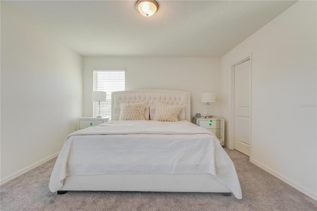 待售: $460,000 (4 贝兹, 2 浴室, 1965 平方英尺)