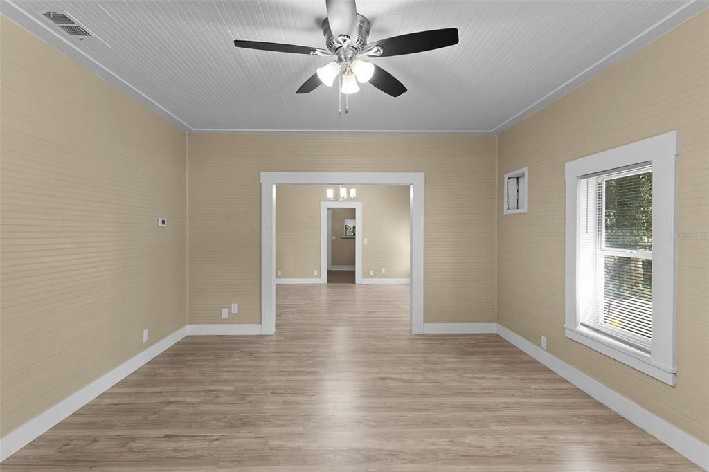 For Sale: $189,990 (3 beds, 1 baths, 1204 Square Feet)