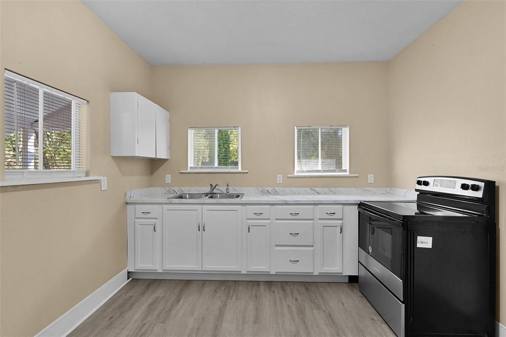 For Sale: $189,990 (3 beds, 1 baths, 1204 Square Feet)