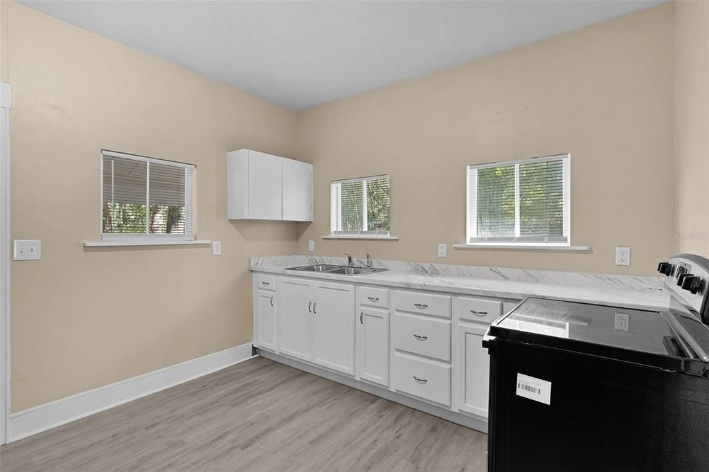 For Sale: $189,990 (3 beds, 1 baths, 1204 Square Feet)