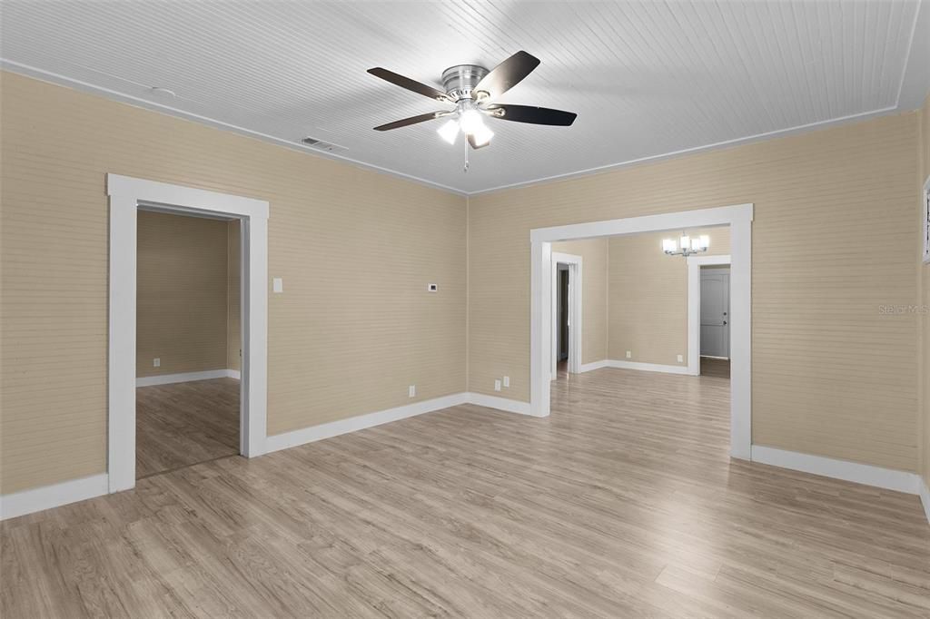 For Sale: $189,990 (3 beds, 1 baths, 1204 Square Feet)