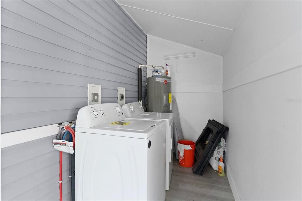 For Sale: $189,990 (3 beds, 1 baths, 1204 Square Feet)