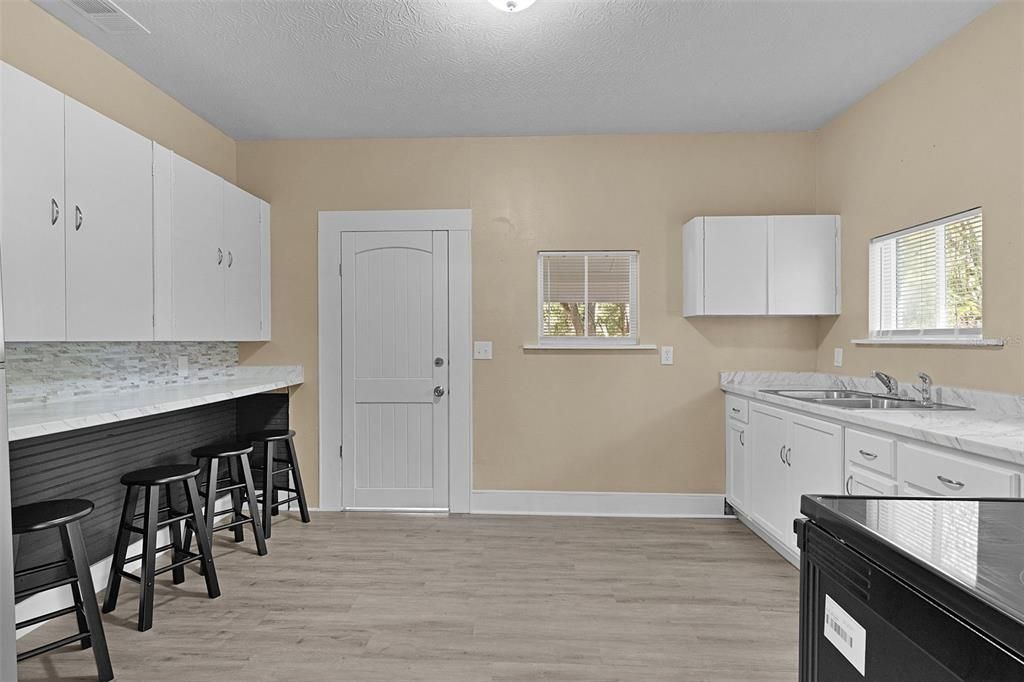 For Sale: $189,990 (3 beds, 1 baths, 1204 Square Feet)