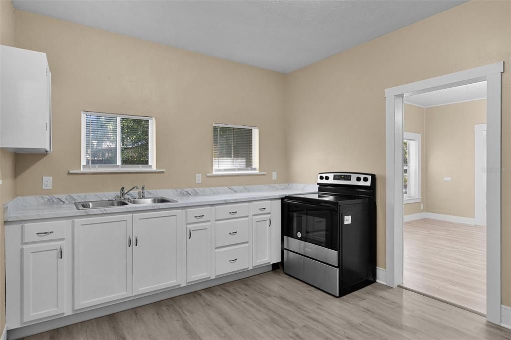 For Sale: $189,990 (3 beds, 1 baths, 1204 Square Feet)