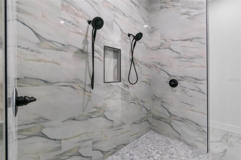 На продажу: $899,900 (5 спален, 5 ванн, 3801 Квадратных фут)