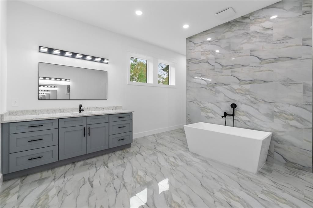 На продажу: $899,900 (5 спален, 5 ванн, 3801 Квадратных фут)