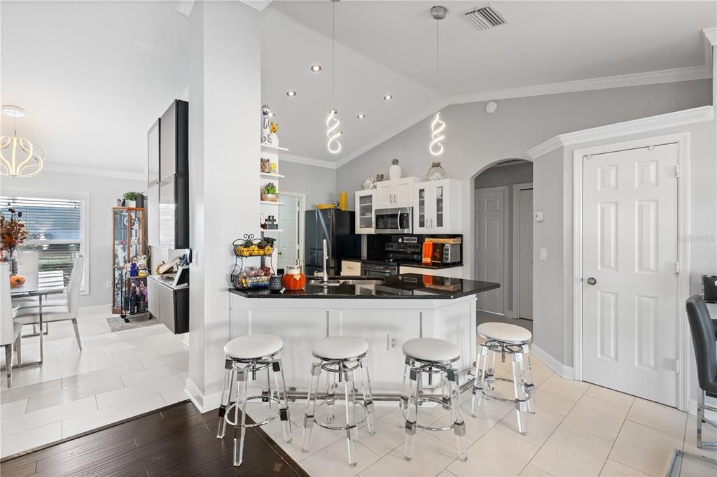 待售: $490,000 (4 贝兹, 2 浴室, 1775 平方英尺)