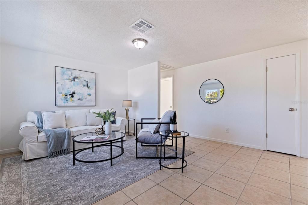 For Sale: $299,900 (3 beds, 1 baths, 946 Square Feet)