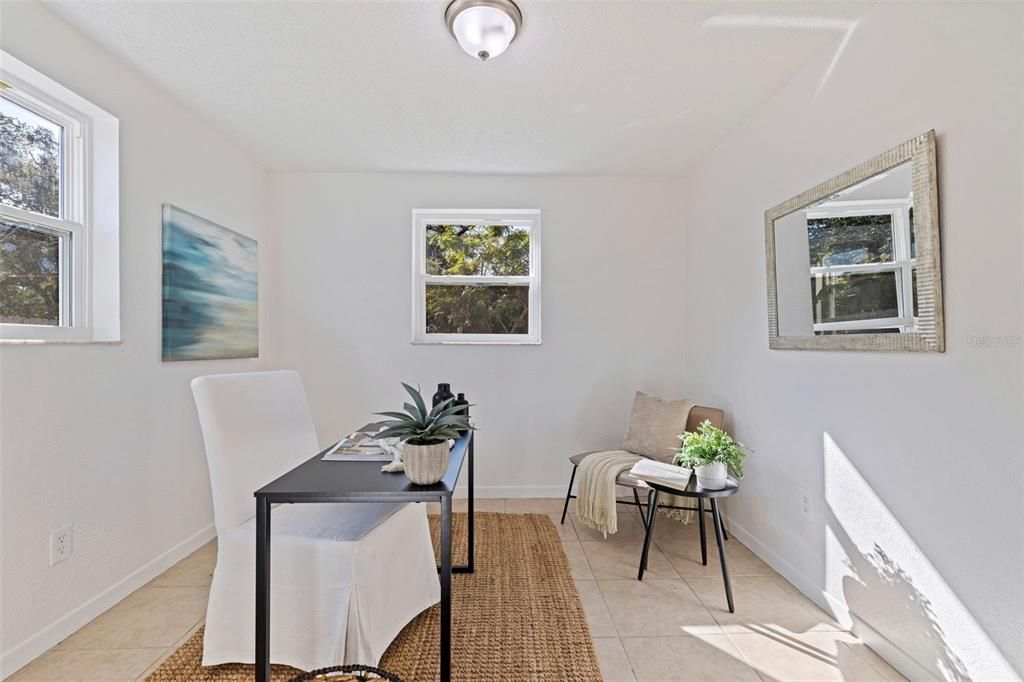 For Sale: $299,900 (3 beds, 1 baths, 946 Square Feet)