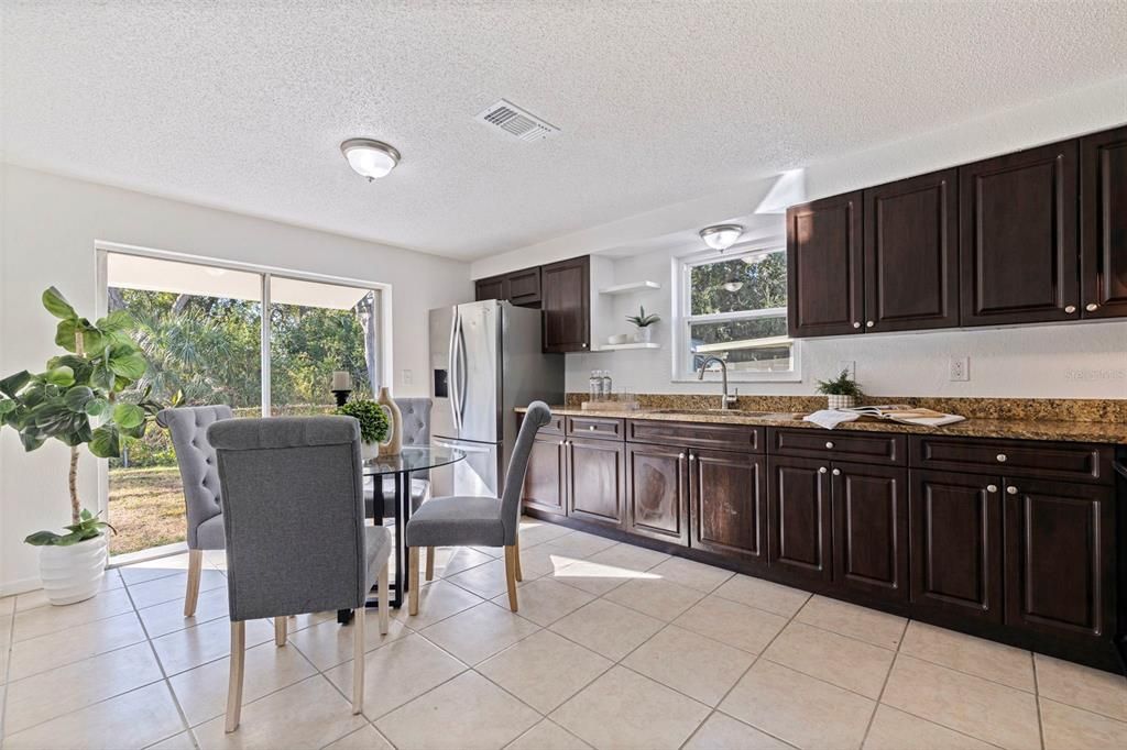 For Sale: $299,900 (3 beds, 1 baths, 946 Square Feet)