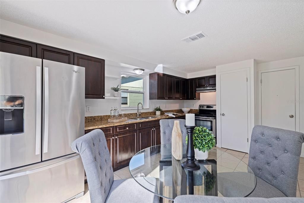 For Sale: $299,900 (3 beds, 1 baths, 946 Square Feet)