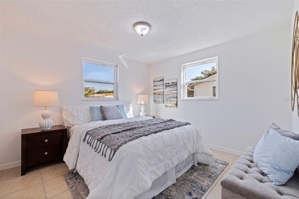 For Sale: $299,900 (3 beds, 1 baths, 946 Square Feet)