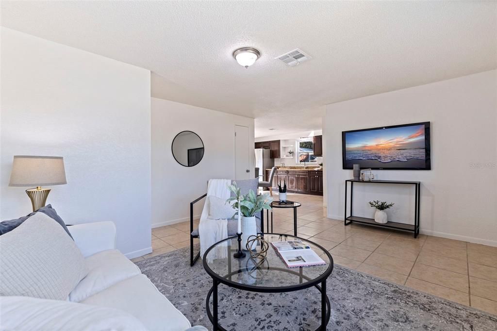 For Sale: $299,900 (3 beds, 1 baths, 946 Square Feet)