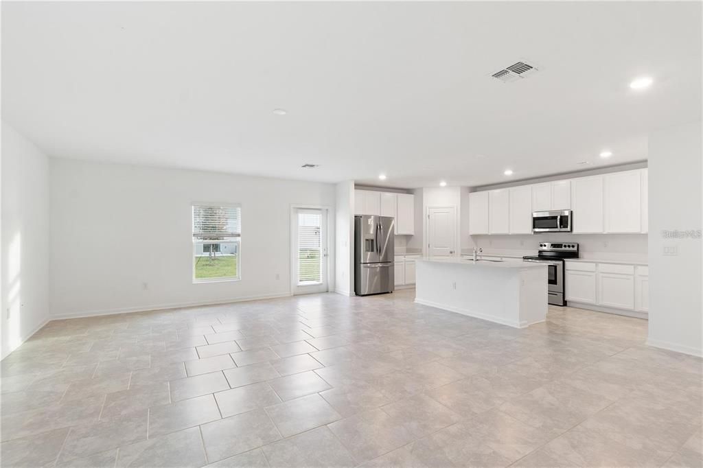 出租: $2,550 (5 贝兹, 2 浴室, 2370 平方英尺)