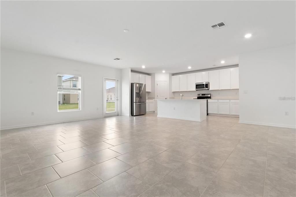 出租: $2,550 (5 贝兹, 2 浴室, 2370 平方英尺)