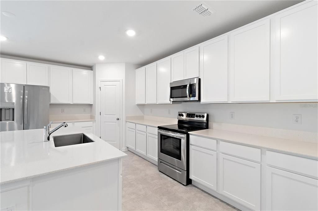 出租: $2,550 (5 贝兹, 2 浴室, 2370 平方英尺)