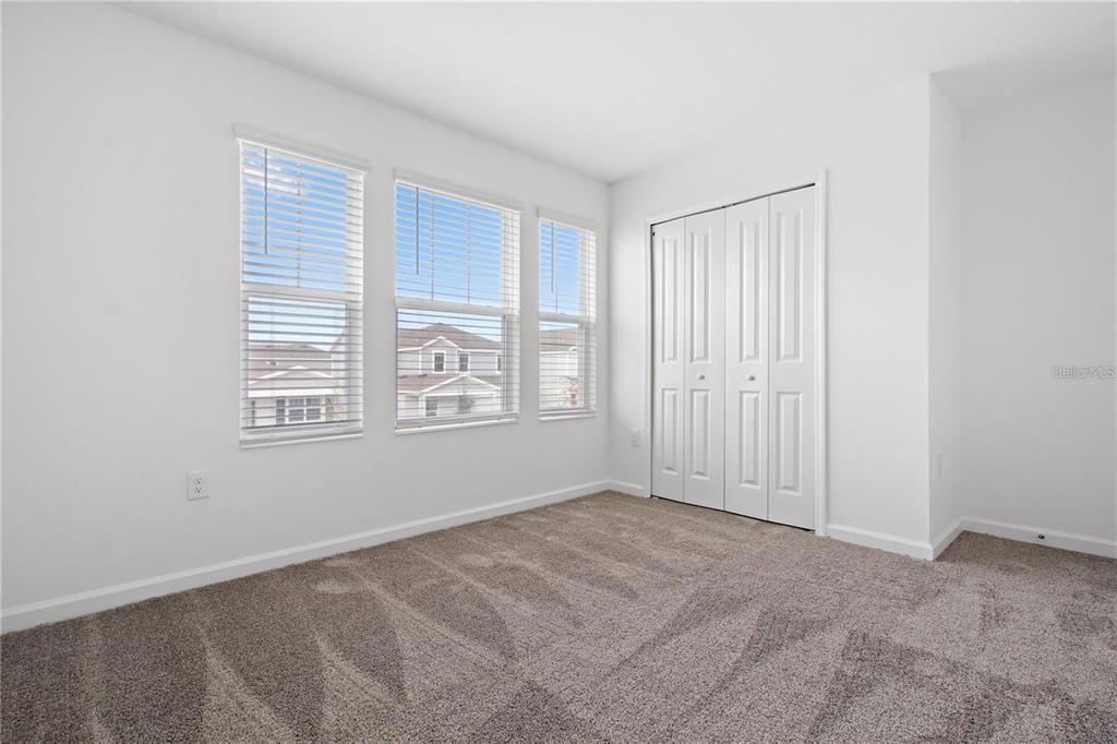 出租: $2,550 (5 贝兹, 2 浴室, 2370 平方英尺)