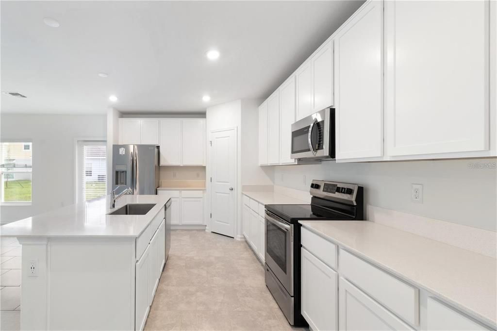 出租: $2,550 (5 贝兹, 2 浴室, 2370 平方英尺)