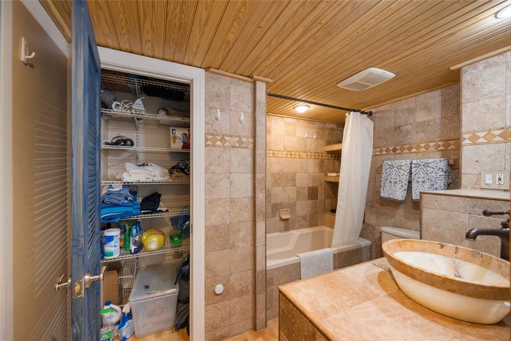 待售: $464,900 (1 贝兹, 1 浴室, 707 平方英尺)