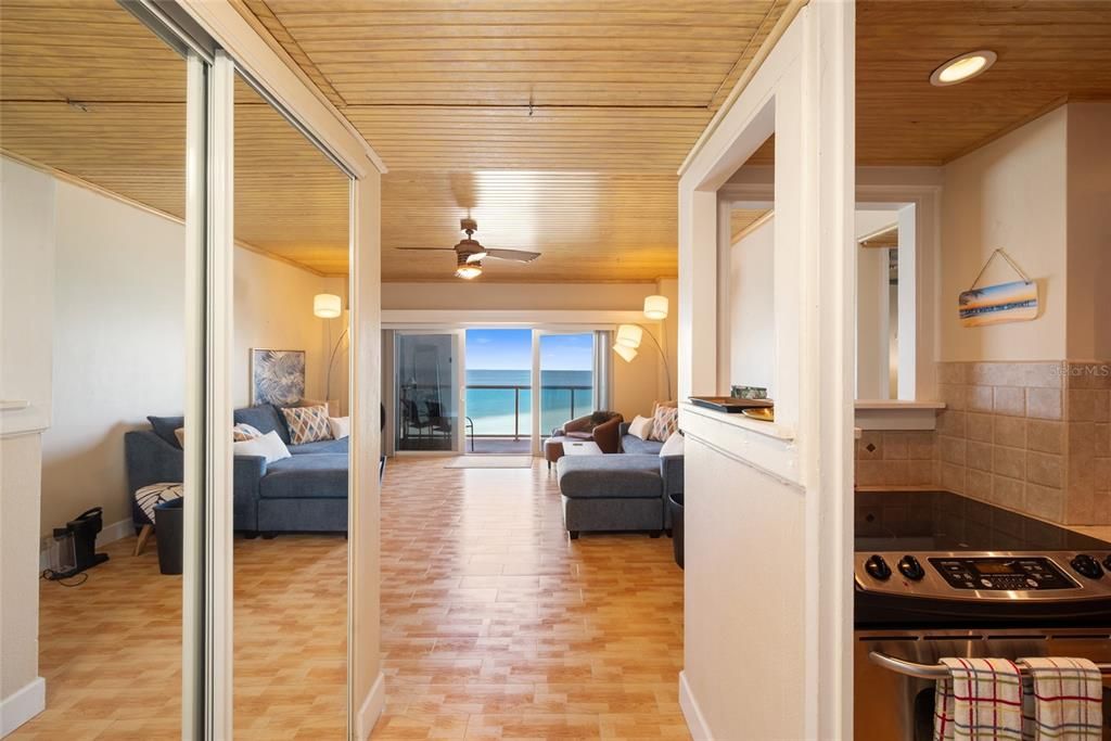 待售: $464,900 (1 贝兹, 1 浴室, 707 平方英尺)