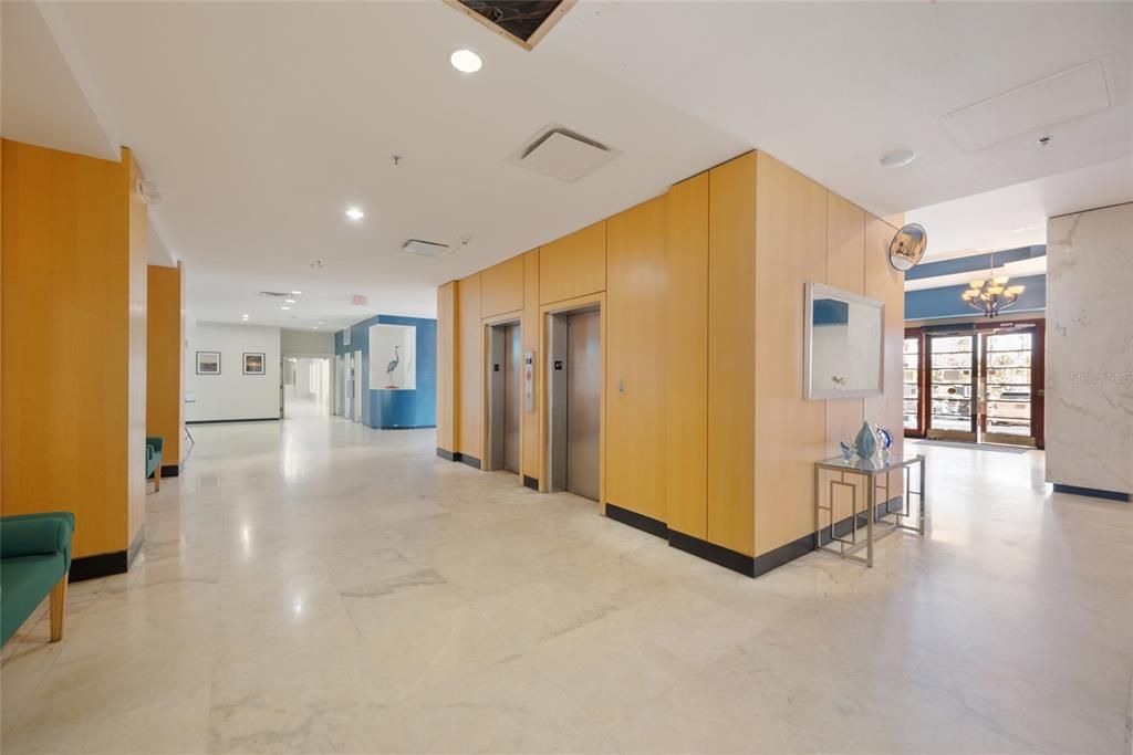 待售: $464,900 (1 贝兹, 1 浴室, 707 平方英尺)