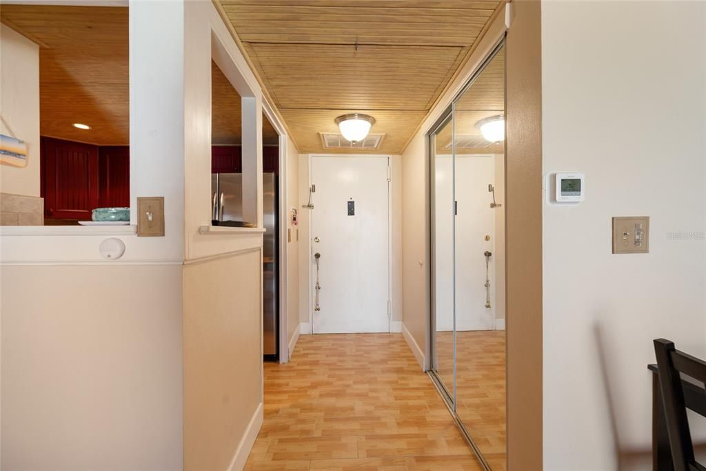 待售: $464,900 (1 贝兹, 1 浴室, 707 平方英尺)